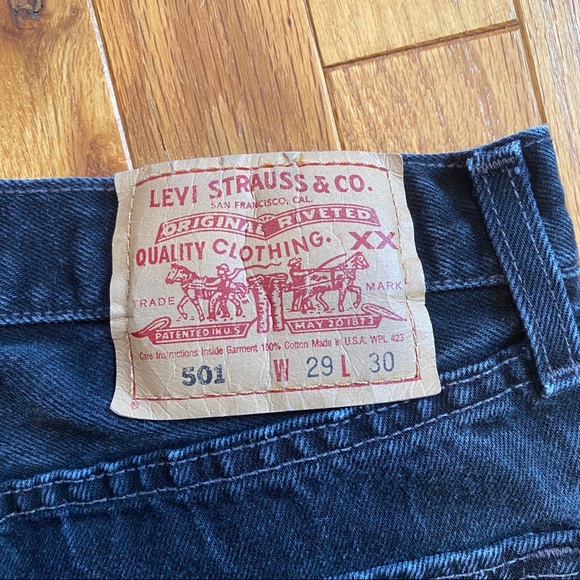 Vintage Levi’s 501 Black Denim Shorts - Picture 3 of 3